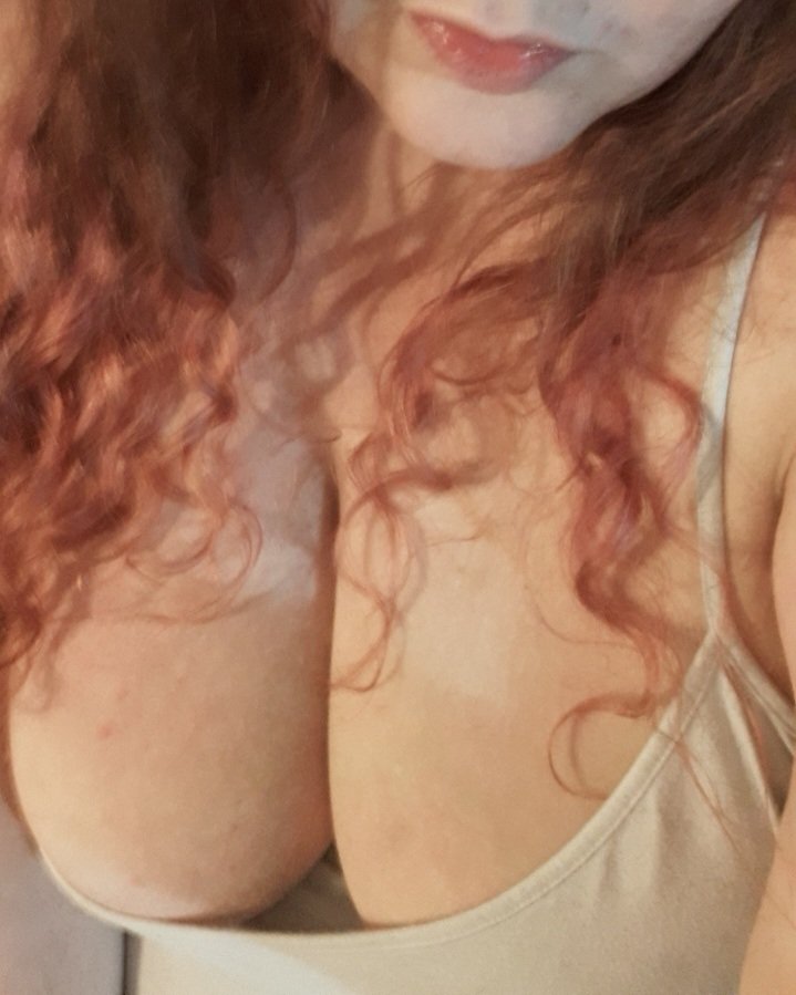 edibledreamz's tweet photo. Afternoon Titty tease! #bbw #bbwhomemade #busty #bustybbw #cleavage #sellingcontent #sellingnudes #girlfriendnudes #onlyfans #onlyfanstits #tease #tits https://t.co/xetmCz32Yr