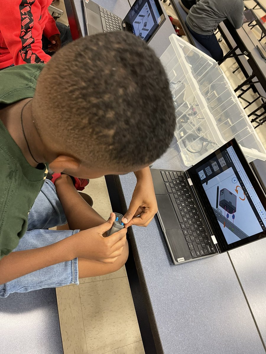 Watson_Wildcats's tweet photo. First STEAM school this year was a success! #ThisIsThePlaceToBe @LedayAl @wmstPTA @gisdmagnets thank you @TammyTodd22 and Mrs Ziviski! https://t.co/LBxMCGLORR
