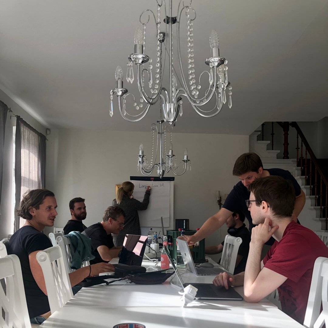 capdrei's tweet photo. Unser diesjähriges CodeCamp neigt sich dem Ende zu: Heute bot sich uns die Gelegenheit, die Ergebnisse der verschiedenen, spannenden Projektarbeiten zu begutachten. 🖥💡
#codecamp22 #hierbeicap3 https://t.co/GZRDQ2sXGg