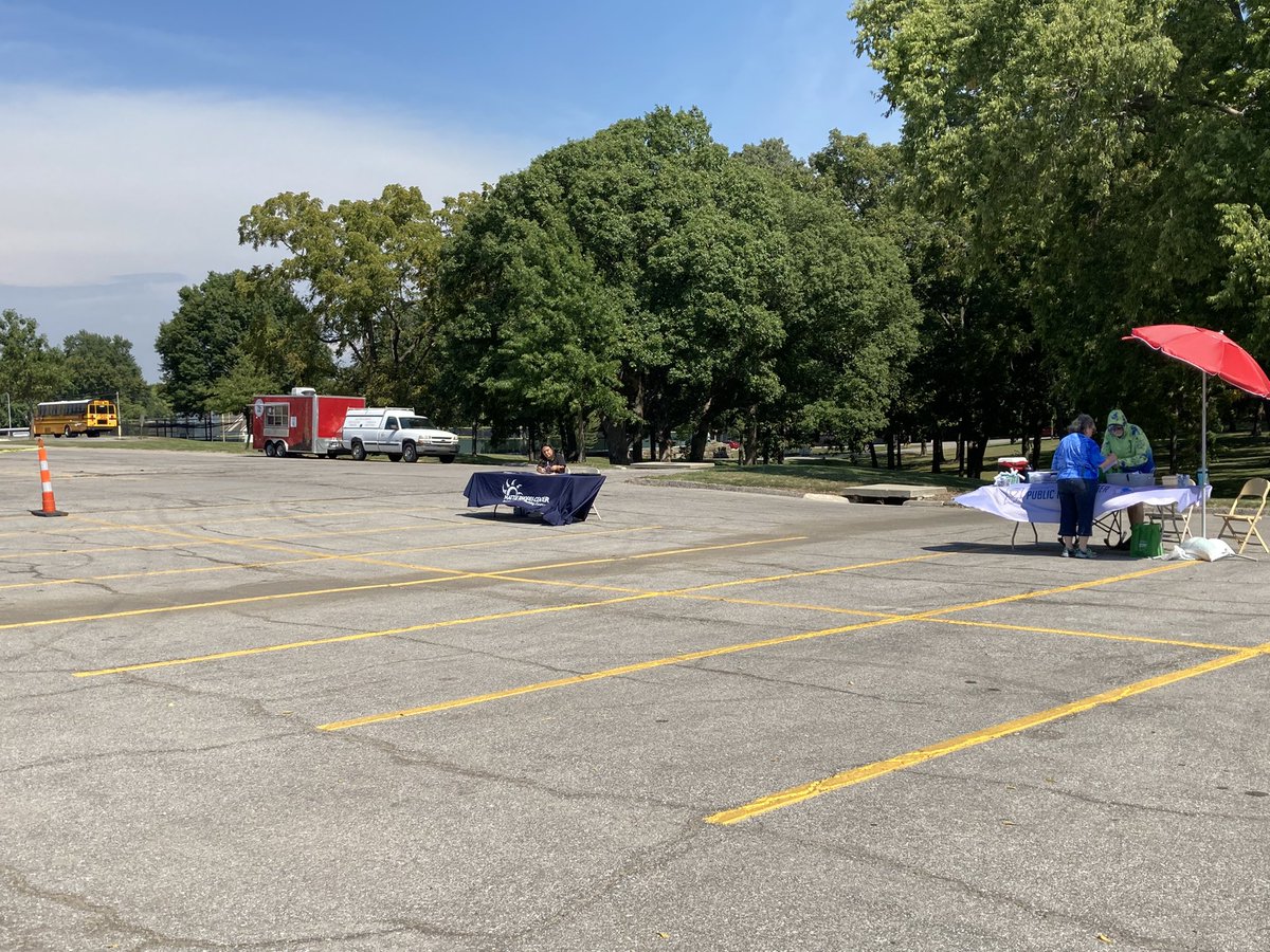 HopeFest at Oak Park High School is taking shape! Join us anytime between 2-5pm today in the back lot by the athletic complex. Food &amp; Fun for the whole family!! <a href="/NKCSchools/">NKC Schools</a> @TriCountyMHS