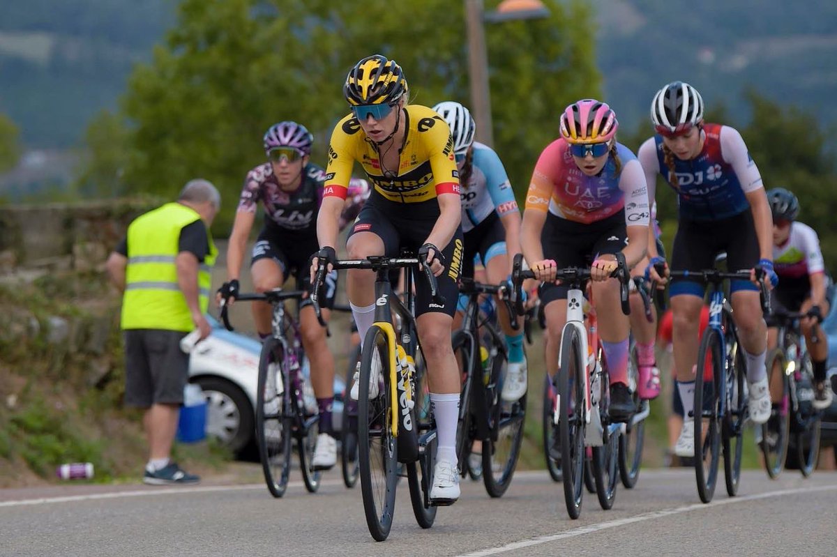 Carlijn Achtereekte tweet media