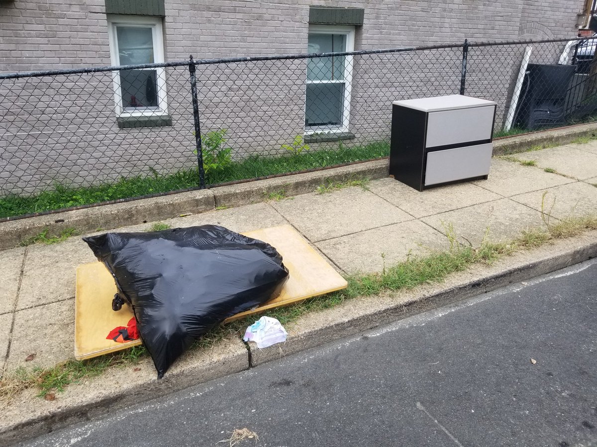 ShropANC5D02's tweet photo. @DCDPW Please pickup bulk trash left on Meigs Place NE and corner of 1232 16th St NE. Thanks! https://t.co/uaYWDQlhsl
