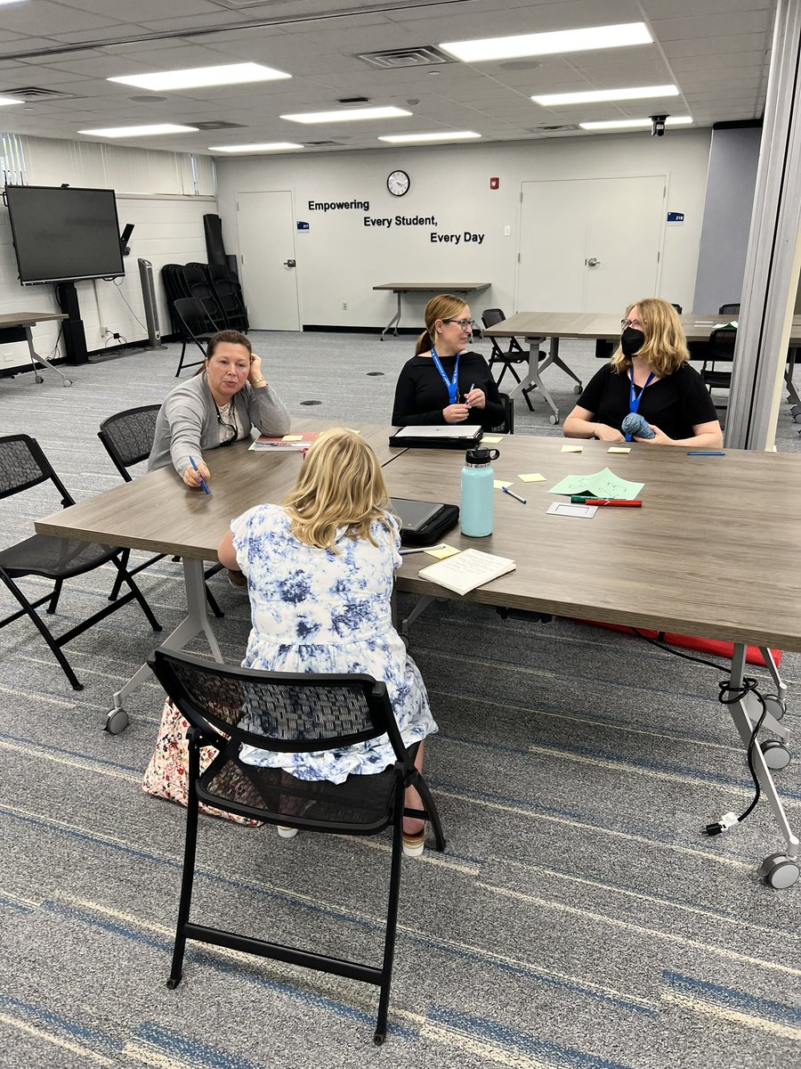 learnandteach04's tweet photo. A full wk of learning w @ccsd21 #RockStarEdus Topics: Newcomers, Data & instruction w/Dist Admin teams, Tier 2 & 3 practices w/our interventionists- all things @WIDA_UW & classroom visits! Ss time filled my 💖 #21Learns #21LanguageServices #EmpoweringEveryStudentEveryDay https://t.co/ckIqp4RtyW