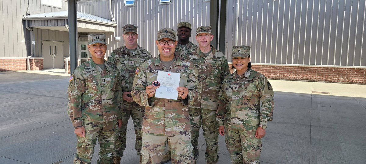 Brian_Munoz's tweet photo. Such a cool moment to see SPC Roque open his letter from @Bayonet6X in front of the formation. #powerofaletter
#soldieroftheweek https://t.co/McNpAtxTU3