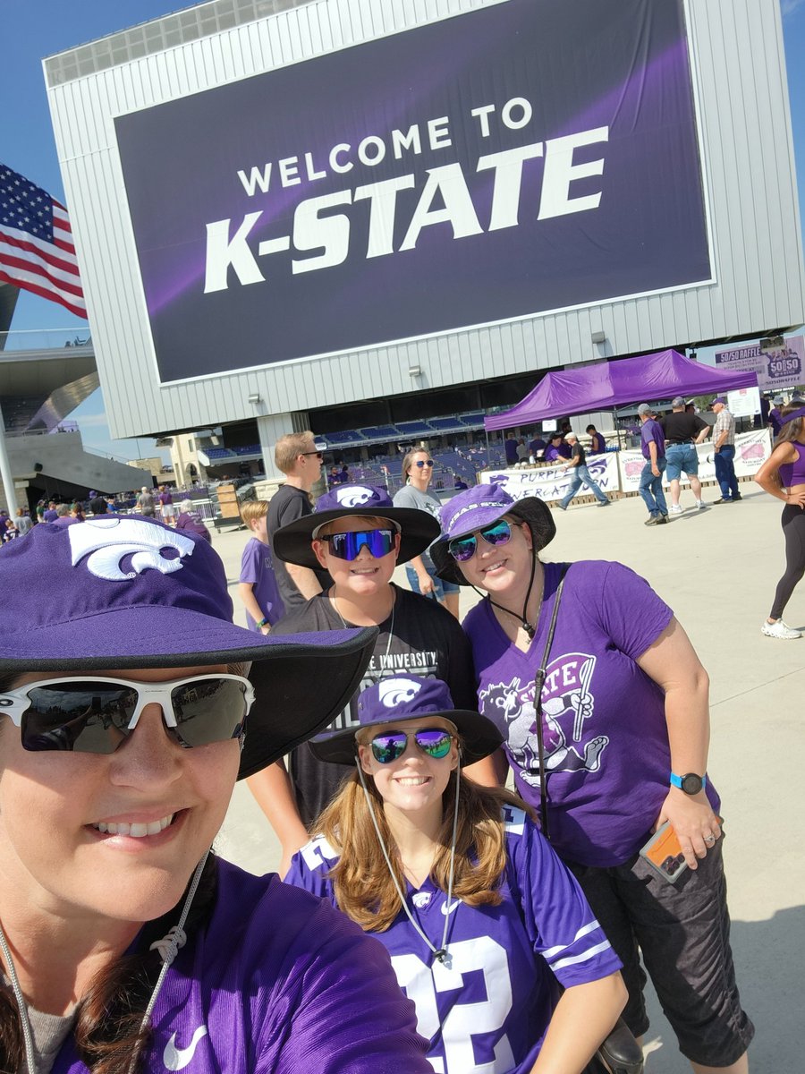 peeneenut's tweet photo. #KStateFB #emaw
Let's go Cats!!! 
💜🏈🤍🏈💜🏈🤍🏈 https://t.co/xWoHFQ6xxD