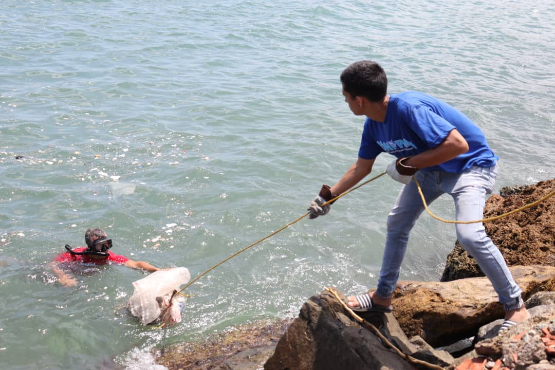 JorgeTajan3's tweet photo. 📅📢 Más de mil pescadores y voluntarios participaron en la limpieza de las playas en el estado La Guaira.
Hacemos esta campaña para mantener y resguardar nuestras playas.
#PlanPescaTuPlástico
#LaPazNosUne https://t.co/AExmLpZEbG