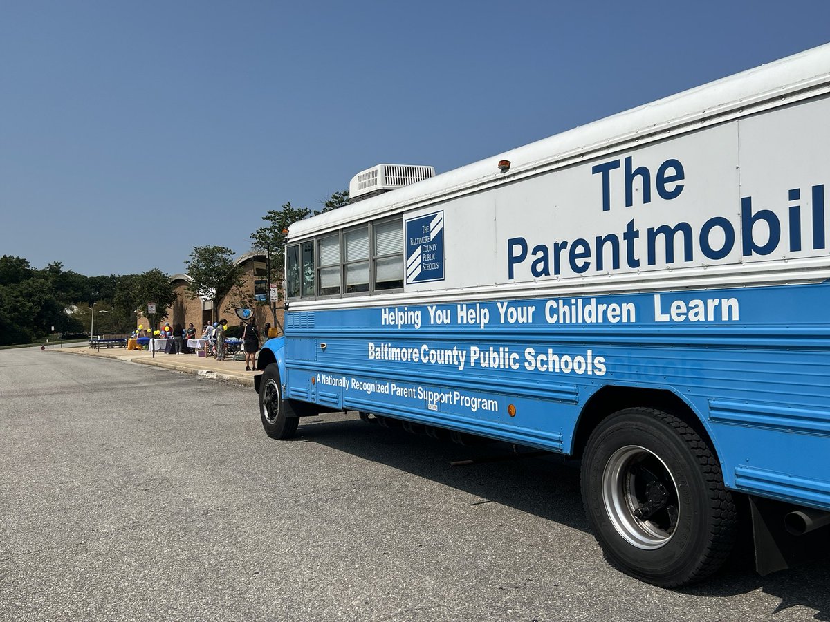 WarfelRyan's tweet photo. Great community event providing our EL’s and their families with resources to engage and connect with our school 😊 #WelcomingWeek2022 @BCPSESOLWelcome @BCPSESOL @BMurray_LMS @LansdowneMS @koneisha_ @MsKrupaCSF #ROARingwithpride https://t.co/ZEHvCps0rZ