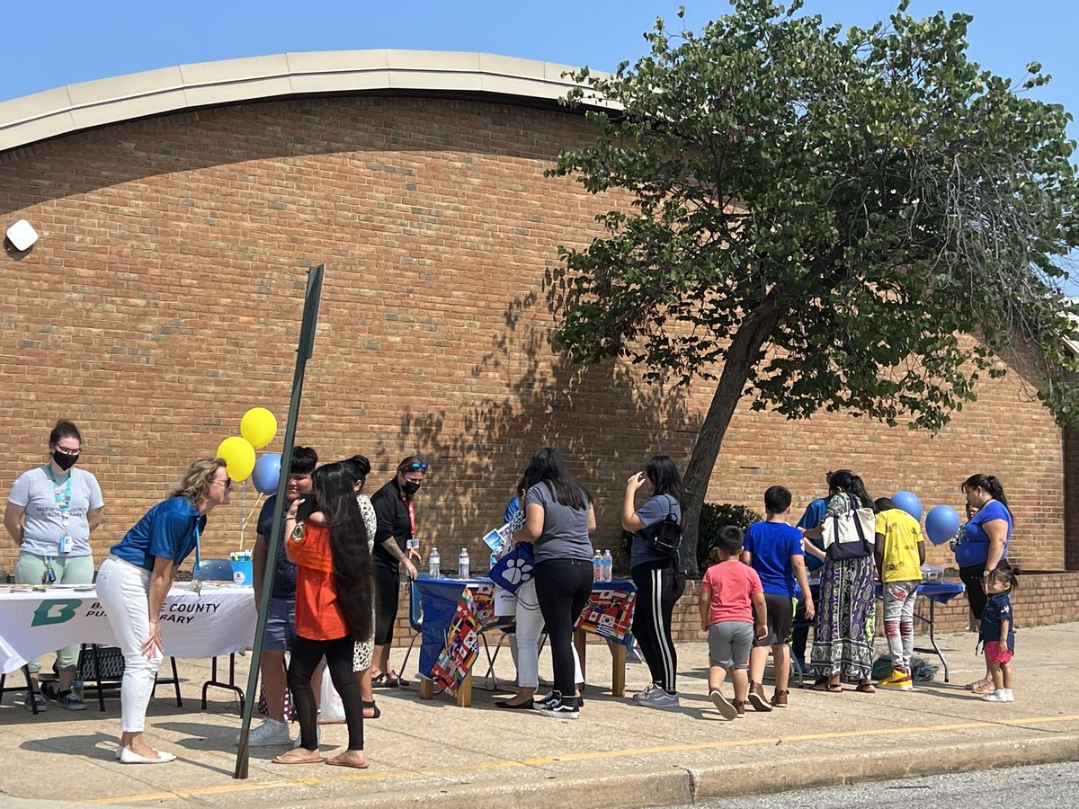 WarfelRyan's tweet photo. Great community event providing our EL’s and their families with resources to engage and connect with our school 😊 #WelcomingWeek2022 @BCPSESOLWelcome @BCPSESOL @BMurray_LMS @LansdowneMS @koneisha_ @MsKrupaCSF #ROARingwithpride https://t.co/ZEHvCps0rZ