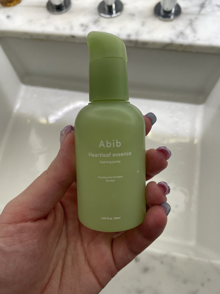 SweetheartTime's tweet photo. #rsg #readysetglow #stylekorean #koreancosmetics #koreanskincare @stylekorean_global @stylekorean_cambodia @stylekorean_middleeast 

Loving this lightweight #abib heartleaf serum. It calms my skin after a week of makeup filled days. #kbeauty #stylekorean_rsg #readysetglow_sep https://t.co/sVWkZwqmjl