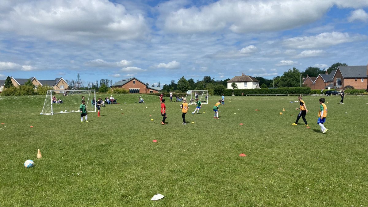 Looking for football sessions for your son or daughter? 💚⚽

JBFC Football in #Colchester welcomes ALL kids, from ages 4-14. We want everyone to have the chance to play, have fun, and learn from experienced coaches.

Find out more 👉 coach.jbfc.co.uk/2022/06/13/hav…

#LoveTheBall