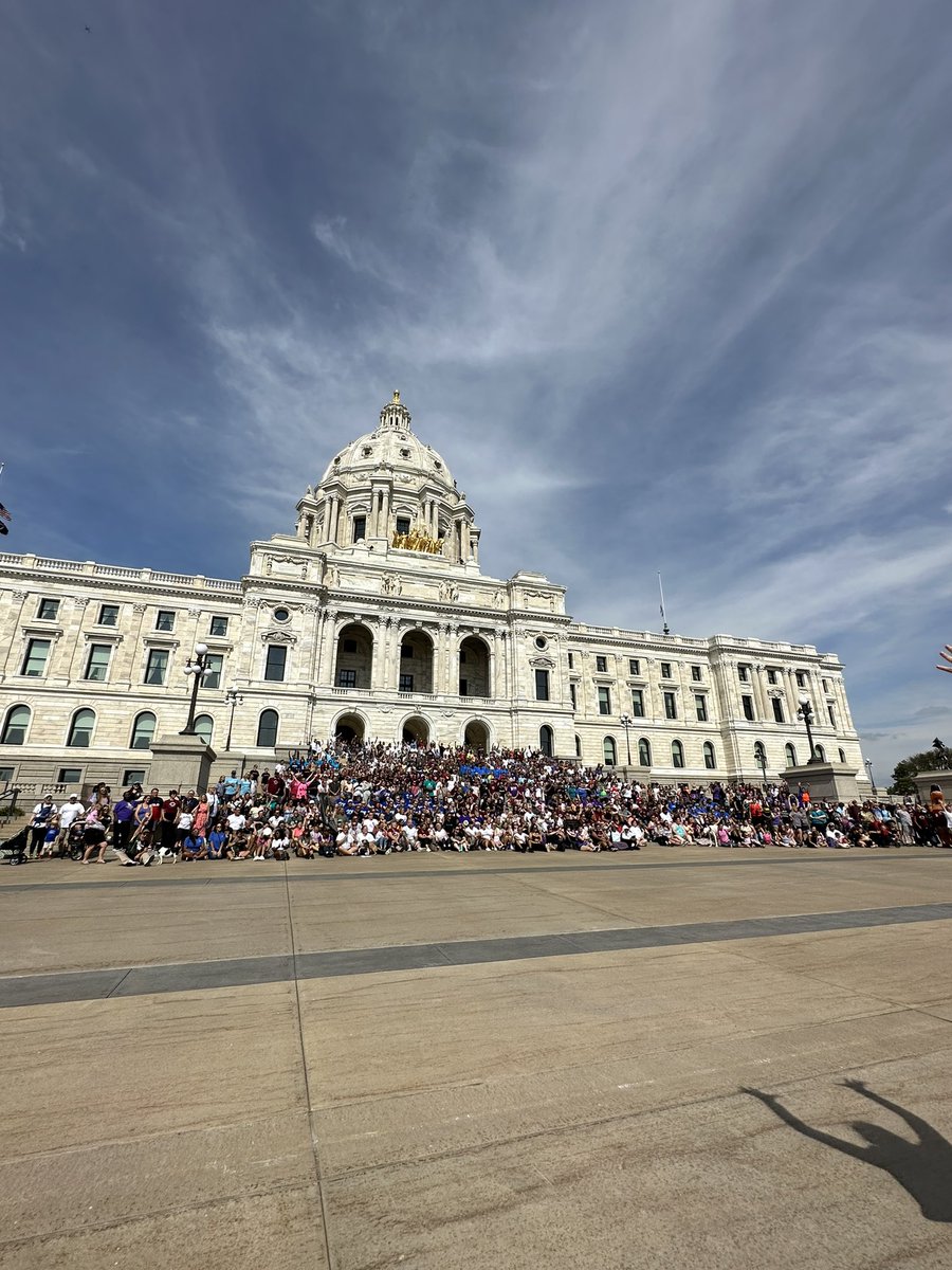 MNRecovery's tweet photo. What an incredible turnout for the world’s largest recovery photo! Thank you to everyone for coming out and showing that #recoveryworks! #NUWAY #WALKforRECOVERY https://t.co/kjBZobB8Ou