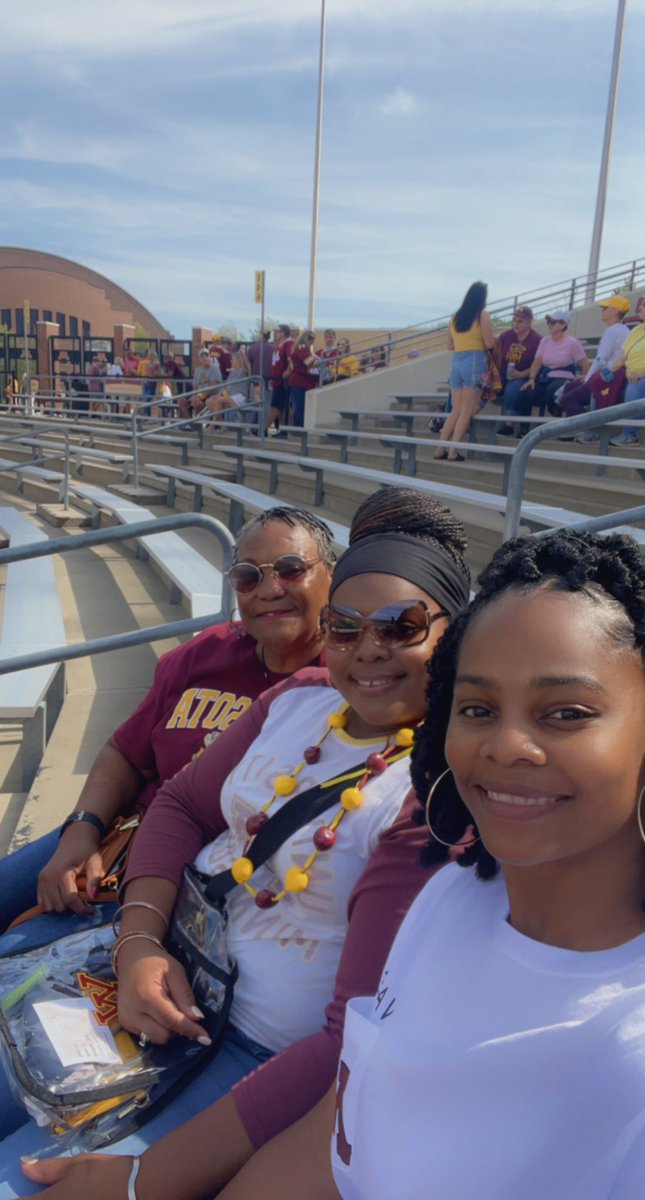 Kandice1979's tweet photo. Let’s Go Gophs!!!! @JustinWalley_
#BlueCrossMN #GopherGameday https://t.co/7RApa9ZthO