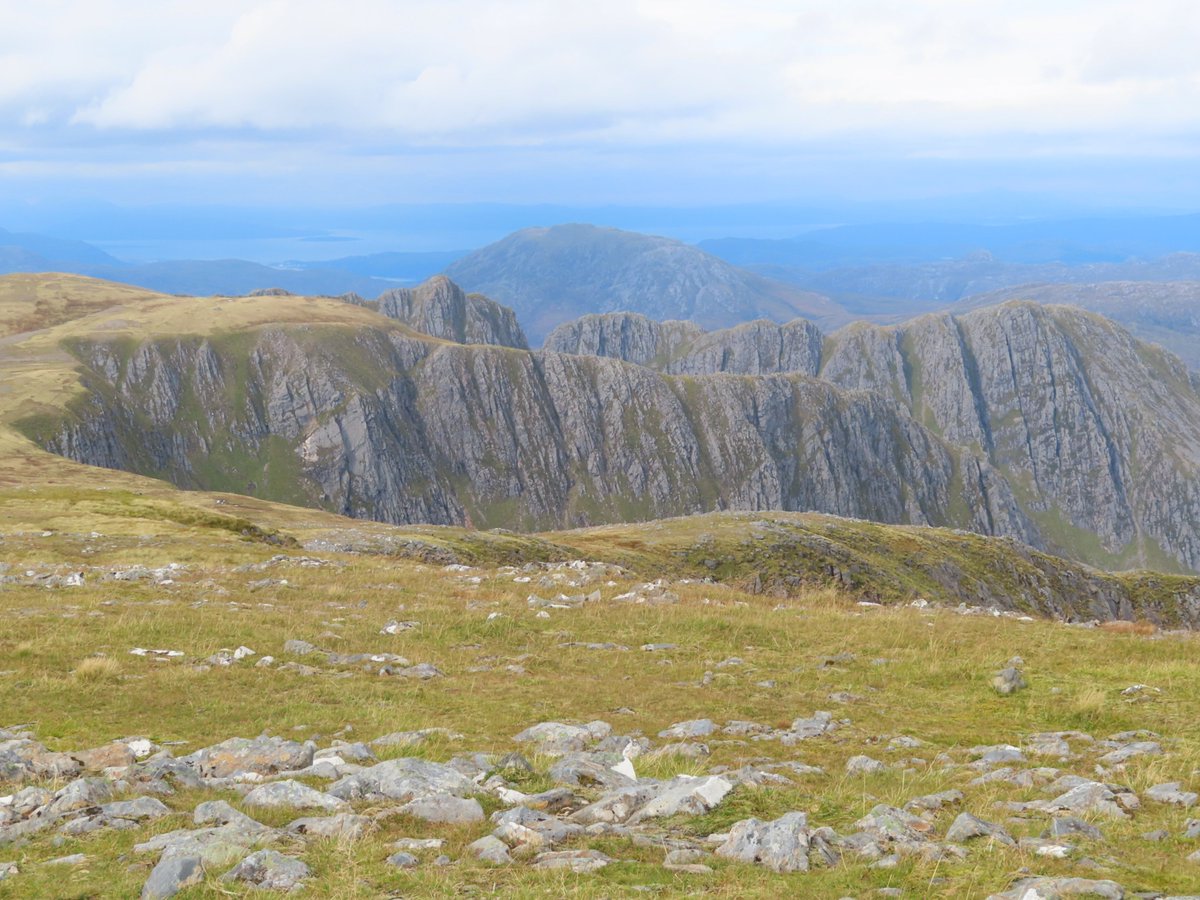 Headed up to Beinn Fhada (Ben Attow) as I had its two munro tops still to do. We were treated to a sun rise and a moon set before we set off. The stalkers path round the back of the mountain is a great way up with lots of rugged views and zig zag tracks. Got a great day for it.