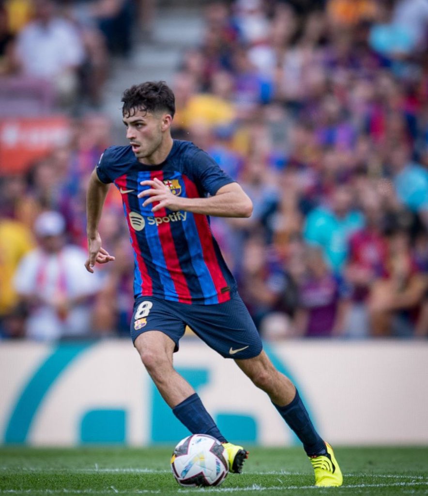 Xavi: Pedri burada oynamış en iyi oyuncularla karşılaştırılabilecek düzeyde.