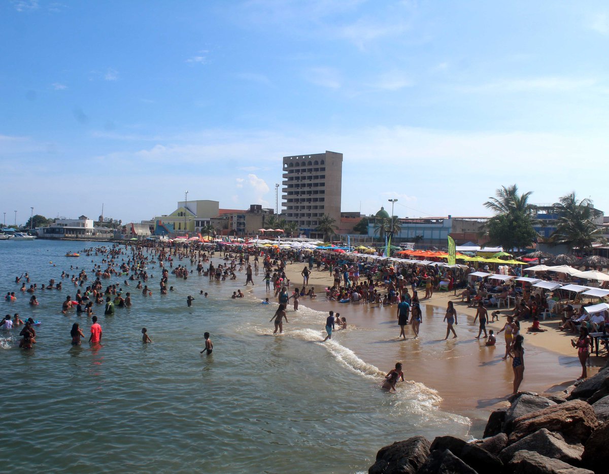 En Playa Sonrisa, la Alcaldía de Puerto Cabello a través de @imaturpc_ participó en la Jornada de Saneamiento por el Día Mundial de Las Playas, donde recolectaron y clasificaron los desechos sólidos. @JCbetancourt72 #LaPazNosUnes