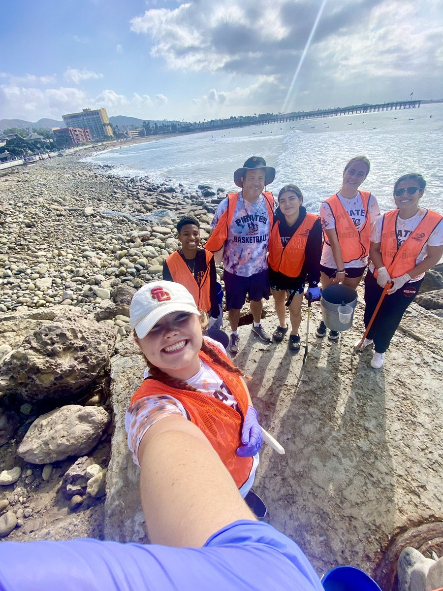 VCwbbWPH's tweet photo. Hanging out at Surfer’s Point in @VisitVentura helping out @Surfrider with today’s #CoastalCleanup. #PiratesGiveBack #VCFamily https://t.co/eHf9ogSM0G