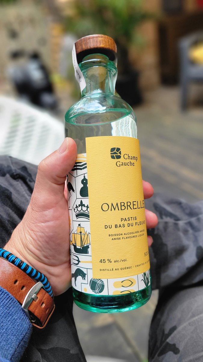 JoceArch's tweet photo. On commence ce #Weekend avec mon pêché mignon, le #pastis. En plus il est du #Québec, Ombrelle #BasDuFleuve. Bouteille Lot#001 🤪 #AchatLocal
Belle bouteille, design cool! Bon je me lance😊 https://t.co/4NtMipGxju