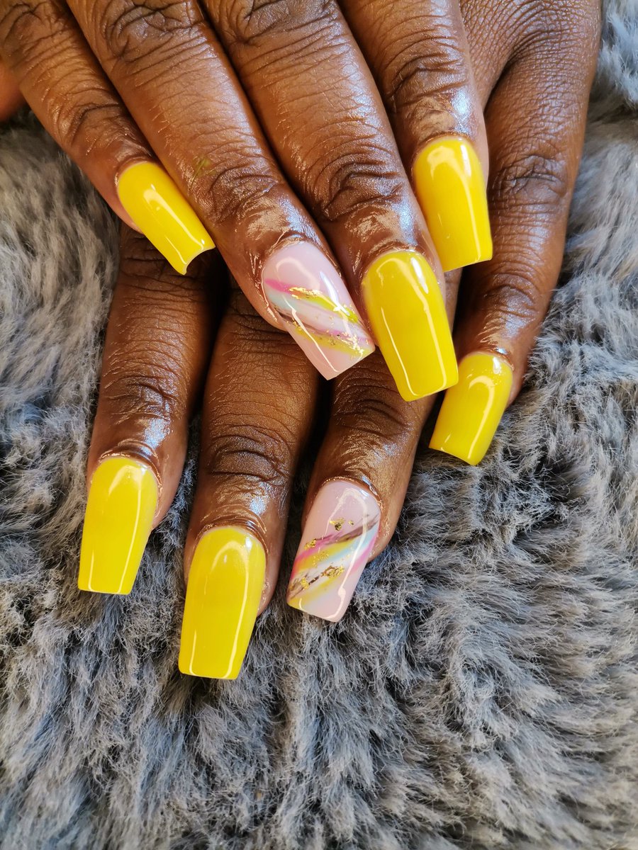 kwa_lin's tweet photo. The sun is out . Are you?
#springnails
#kwalinnails
#chitungwiza
#nailtech
#girltalkzw https://t.co/FFRMXJ4Lsq