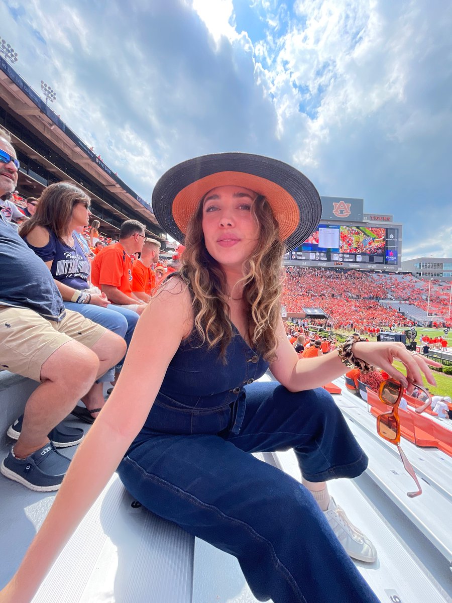 KenslieM's tweet photo. P-U! #wareagle https://t.co/kqyFxIXC12