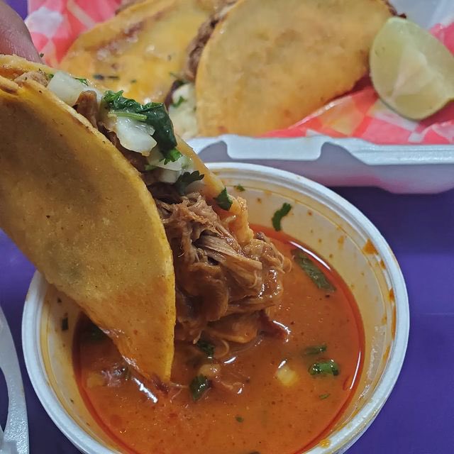ChiapanecaFood's tweet photo. Hungry? 😁 #culpeper #birria #taco https://t.co/IW3fnWfnl1