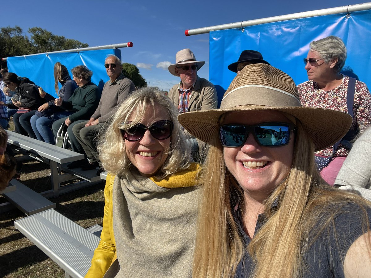 AnneMonaghan7's tweet photo. Fantastic day at the Blenheim Palace horse trials. We had a great spot to watch the cross country at 26 π fabulous weather & a glorious location. @BlenheimHorse #bpiht @BlenheimPalace https://t.co/NdSTqtDgRo