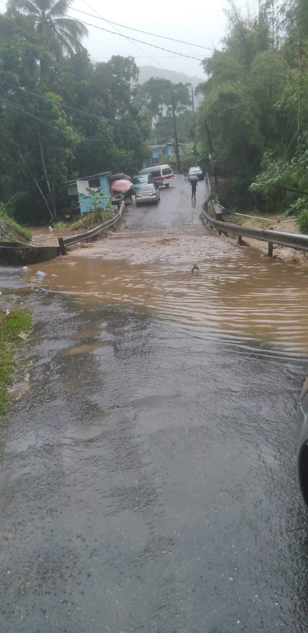 TTWeatherCenter on Twitter "245 PM Flash flooding ongoing on Maracas Royal Road, Lluengo