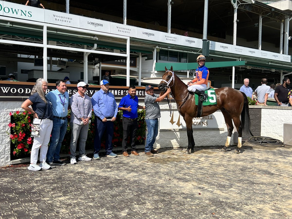 Loggins looking the part in the winners circle for R5 <a href="/ChurchillDowns/">Churchill Downs</a>. <a href="/flothejock/">Florent Geroux</a> up #TeamCox
