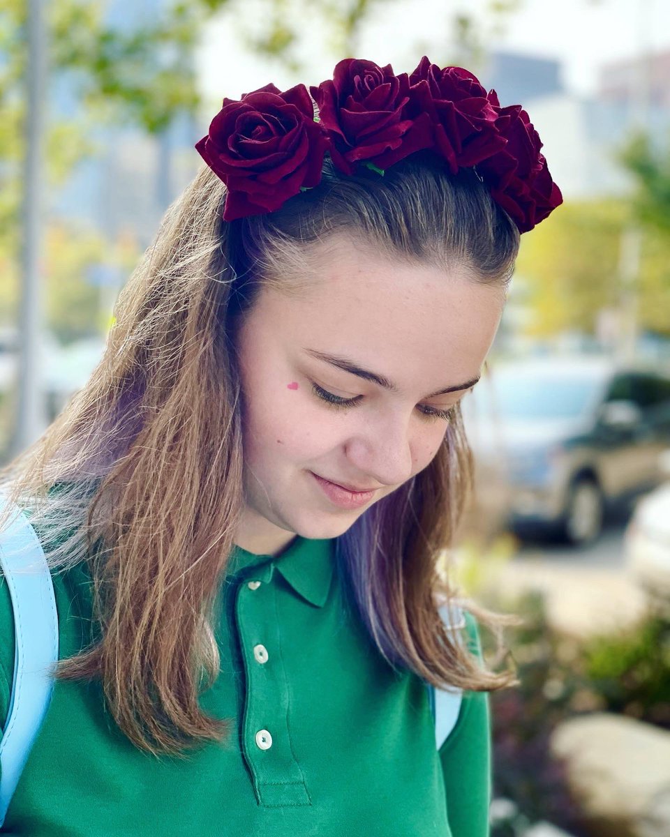 kfay's tweet photo. Alice in Wonderland outdoor escape room in downtown Cleveland!
🌹
I was Alice; Alex was the red rose. It was a fun concept - an app guided quiz/game around the city. Best part was seeing the costumes! Favorite was the bread-n-butterfly! https://t.co/160KGRYxv8