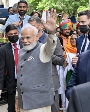 BMaharaja's tweet photo. Happy Birthday to our beloved Prime Minister of India Shri @narendramodi Ji.!! 💐

May god bless you with good health. 🙏🏽

#HappyBirthdayModiJi https://t.co/2qvTdzGRWF
