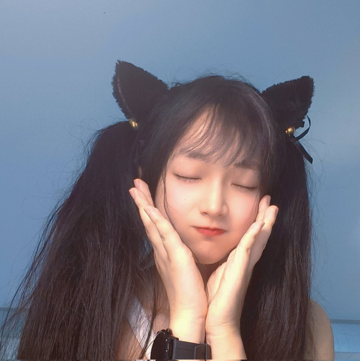 qliu04's tweet photo. 晚上适合照片轰炸！#照片 #头像 #可爱 #猫耳朵 #猫��� #猫小姐 https://t.co/J2hecvlX1D