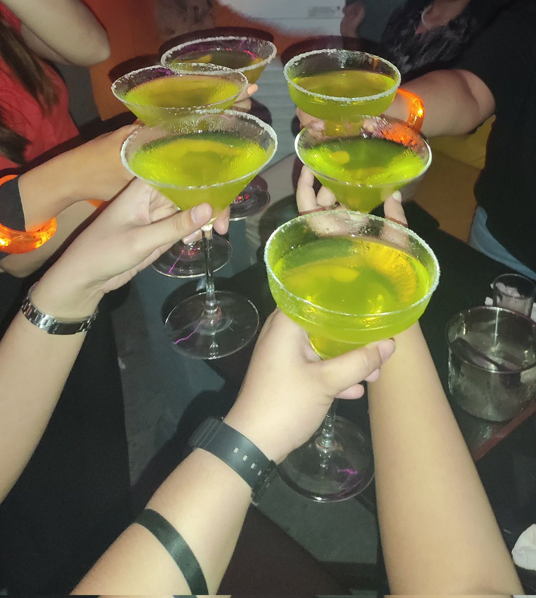 JOforRosie's tweet photo. First time mag join sa event ni @filoblinksph pero sobrang enjoy 💓 May new friends pang nakilala, bonus pa na may paghatid sa condo 🤣 More of this please 😬💓

@iKONIChans
@jairalalisa
#FILOBLINKSxBornPinkParty https://t.co/99fp5DiD1r