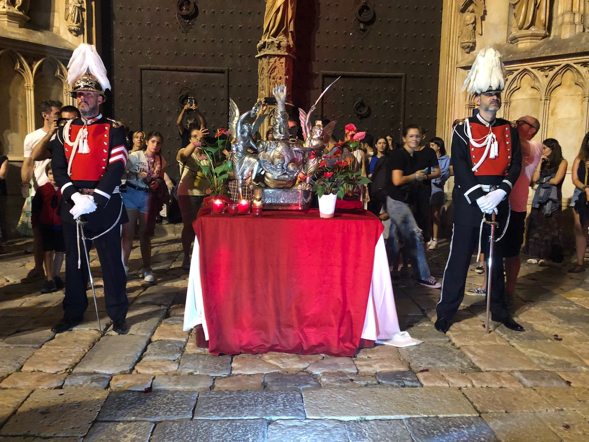 nubamir's tweet photo. Avui cercavila de #SantaTecla700. Una gentada al carrer. #Torredembarra molt ben representada pel seu Ball de cercolets @ballspopulars https://t.co/gMujiN0JfC