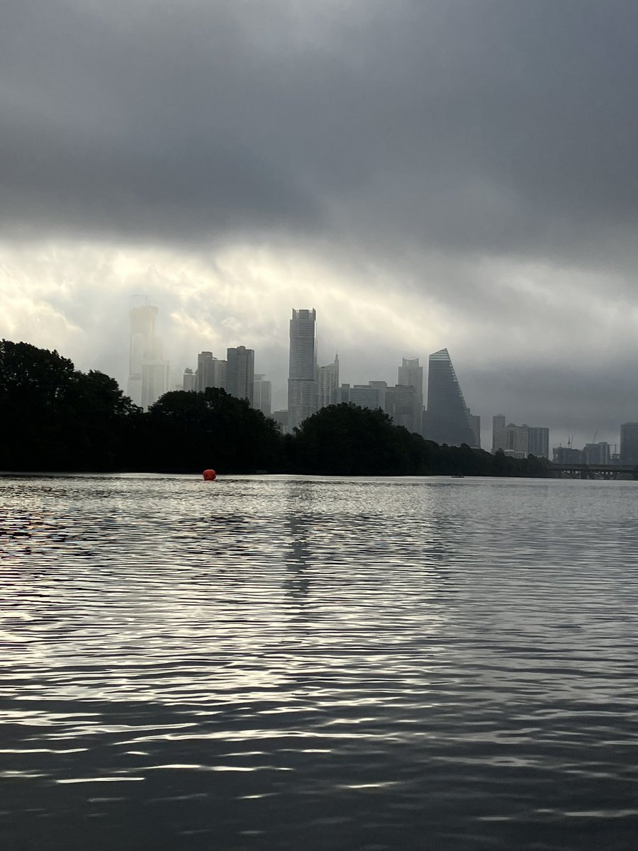 100paddles's tweet photo. #61  7.88 miles
@austintowers check out the Meta building hiding in the low clouds.
#paddleboard #sup #atx #txlege https://t.co/QEWtomB4SF