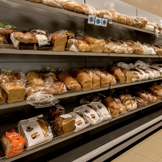 Per 17-09-2022 zijn de toelatingscriteria voedselbanken verruimd. Het basisbedrag, bedrag per huishouden, en het normbedrag per persoon is verhoogd. Bijv. het normbedrag per maand per eenpersoons huishouden is nu €300 Meer info bij de lokale #voedselbank: bit.ly/3oZSULJ