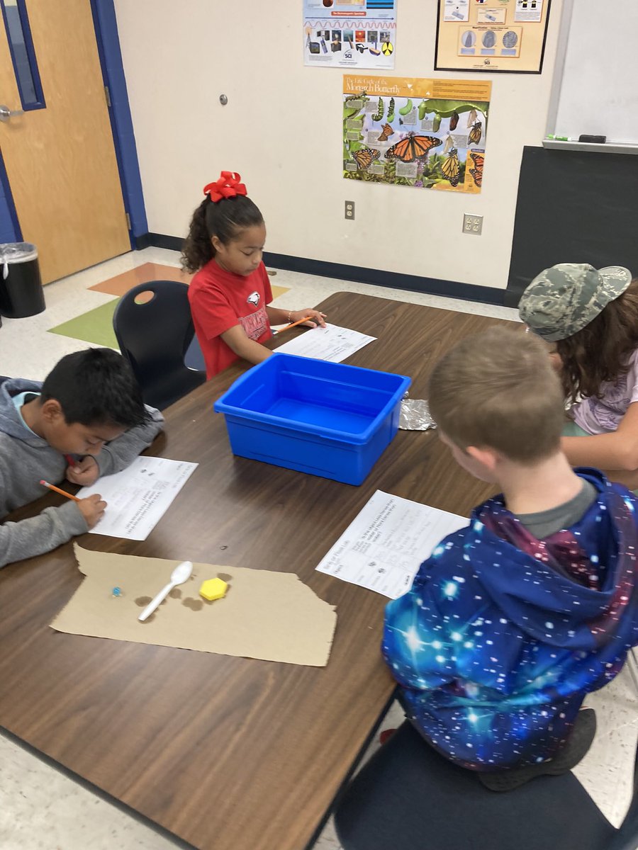 ssosa88's tweet photo. Our density lab was engaging and fun. We were excited to go to the science lab and see if items would sink or float. @NISDFranklinES https://t.co/OhDdExuffa