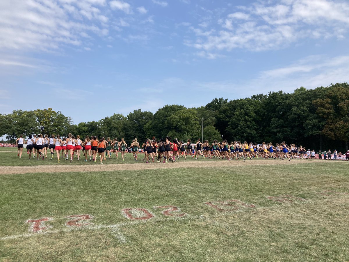 chippewa_xc's tweet photo. We put in some miles on hills today at the 54th annual Holly Festival of Races! Congrats to Rachel, Kylie, and Peyton on their PRs on a tough course and to @JackDeWaele10 for a 24th place medal! ❤️🤍🖤 https://t.co/mAJWxfiqwh