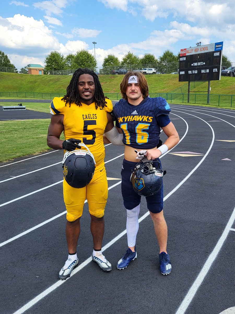 #TEAMPERRY <a href="/Jon_perry55/">J.C.💥</a> <a href="/_Hunterhensley/">Hunter Hensley</a> Two Hampton High Grads battling it out on a Saturday afternoon. Great game and two great young men <a href="/HHS_HCS/">Hampton High School</a> <a href="/ChadwickAshley4/">Chadwick Ashley</a> <a href="/HamptonFBall/">Hampton Football</a>