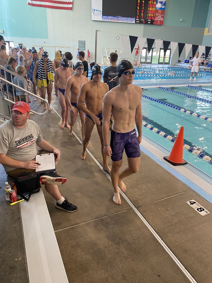phsouthswimdive's tweet photo. 200 Freestyle Relay Finals: Duckworth, Long, Franklin, and Lewis take FIRST #event8 #southswim #NKCINVITE https://t.co/vpmo5MBIpz