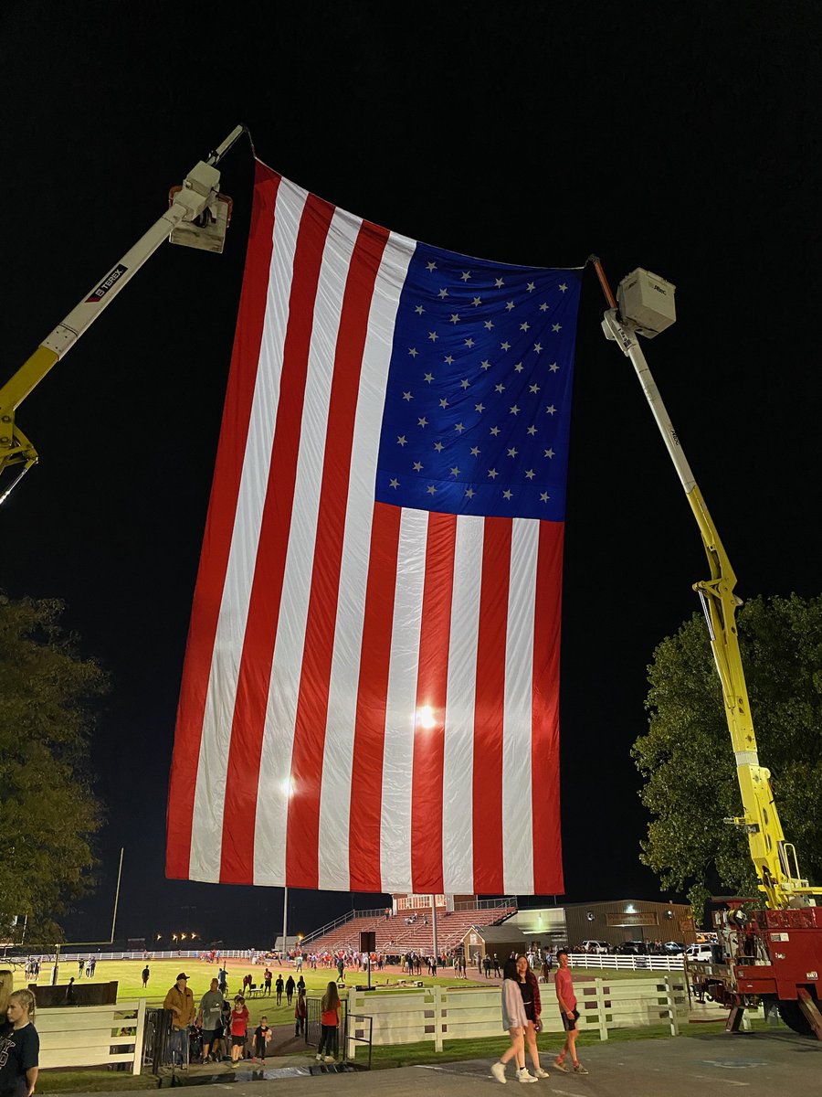 Stunning display @ Calloway County Lakers Football! Thanks to <a href="/WKRECC/">West KY Rural Electric Cooperative Corp</a> linemen for making it possible.