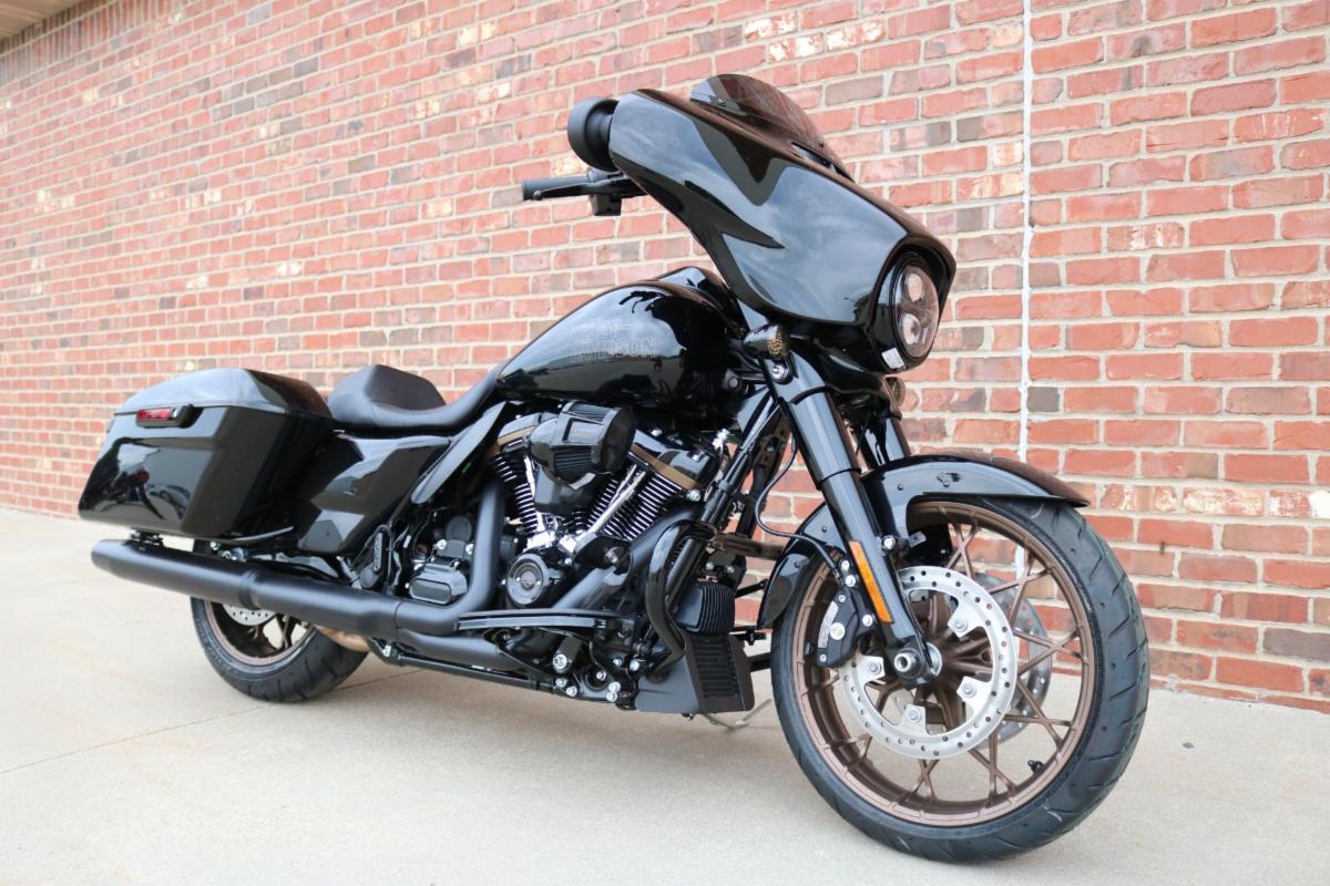ZylstraHDAmes's tweet photo. Our 2022 H-D Street Glide® ST is back! https://t.co/DyRthotWpd

#streetglidest #vividblack #new2022 #harleydavidson #motorcycles #ames #iowa #zylstrahd #travel https://t.co/5Vo0jHAWSC