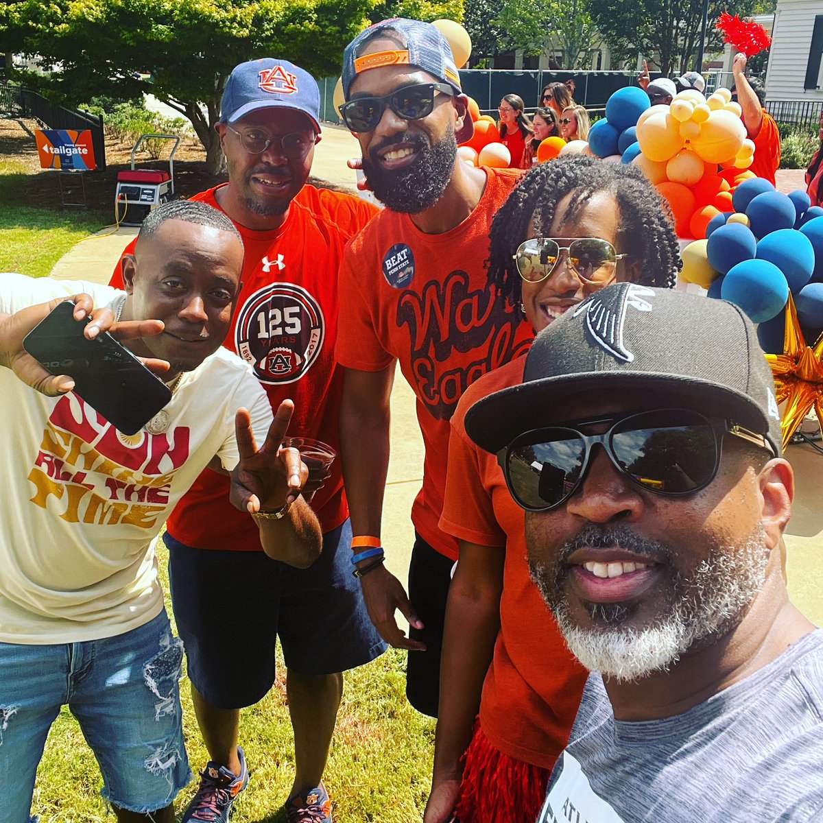 NaturallyMDC's tweet photo. Harris family enjoying the AU Young Alumni tailgate!! #wareagle https://t.co/EHWMZjAHSU