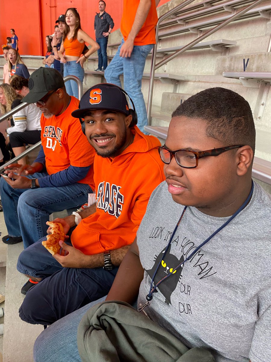 Looking for a win 🍊🏈for Daddy birthday 🥳 #CuseGameDay
