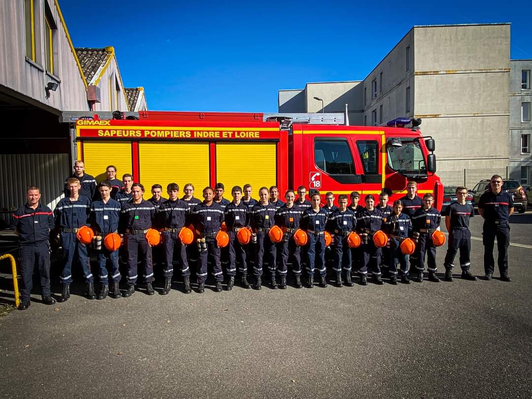 Guillau66268843's tweet photo. Début de saison, 24 jeunes filles et garçons (+8 cette année) ont décidé de s'engager pour apprendre nos valeurs, secourir et intervenir dans les prochaines années !
Fier d'être à la tête de cette section.
#JSP #sdis37 #cohesion #fnspf #udsp37 #pompiers #presidentfnspf https://t.co/XtQ9RZiHGc