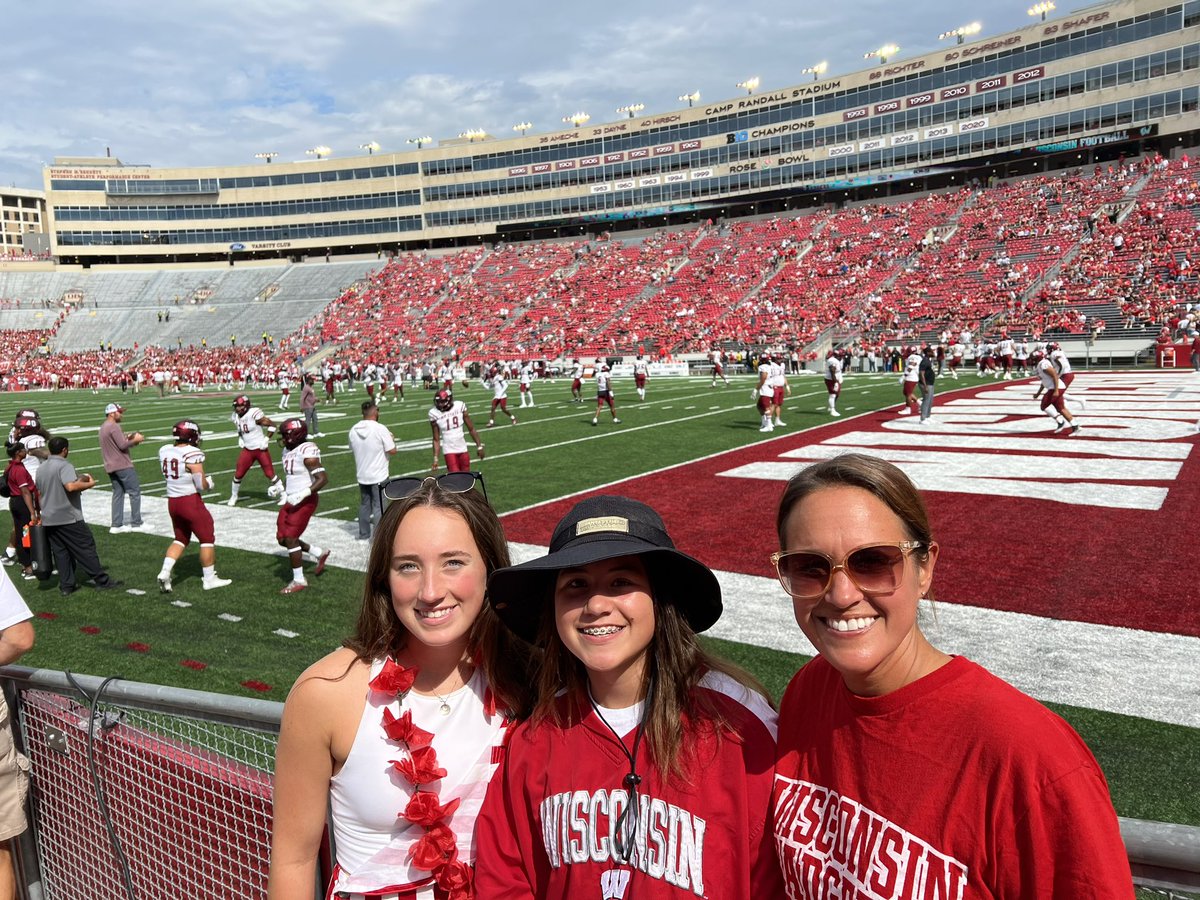 DanaDoll6's tweet photo. Badger babes #camprandall #OnWisconsin #badgers #gobadgers #badgerbabes #Buckybadgers https://t.co/yVOgnqywQe