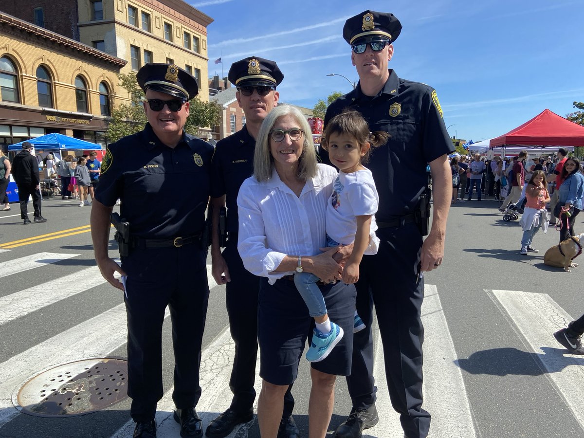 CindyFriedmanMA's tweet image. Always a great time at Arlington Town Day, running into friends old and new!