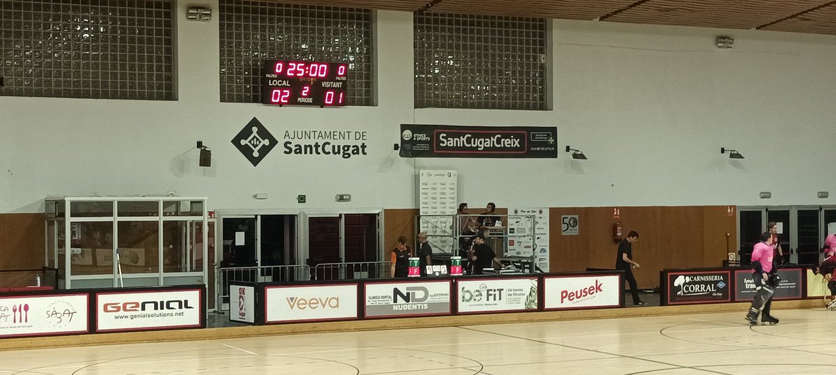 phcsantcugat's tweet photo. Mitja part al PAV2. 2-1 favorable. Amunt Sant Cugat!!! https://t.co/wqelLYiRKa