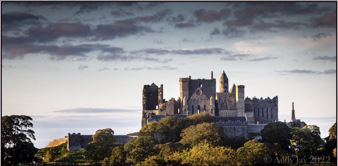 AJ4photography's tweet photo. The Rock of Cashel this evening. https://t.co/UnQtiDLuRw