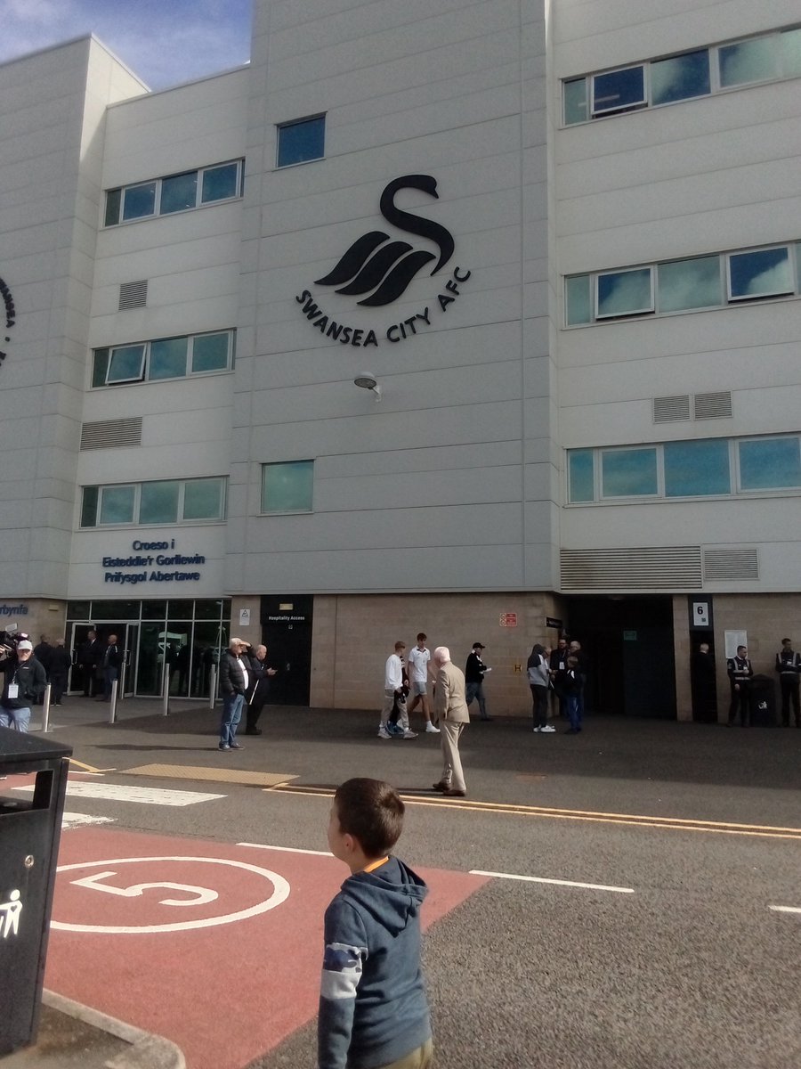 Get me a beer 4am this morning 16 1/2 hour round trip with my five year old son. .<a href="/HullCity/">Hull City</a> <a href="/bbcburnsy/">David Burns</a> <a href="/bazdjcooper/">Baz Cooper</a> #maltontigers <a href="/acunilicali/">Acun Ilıcalı</a>