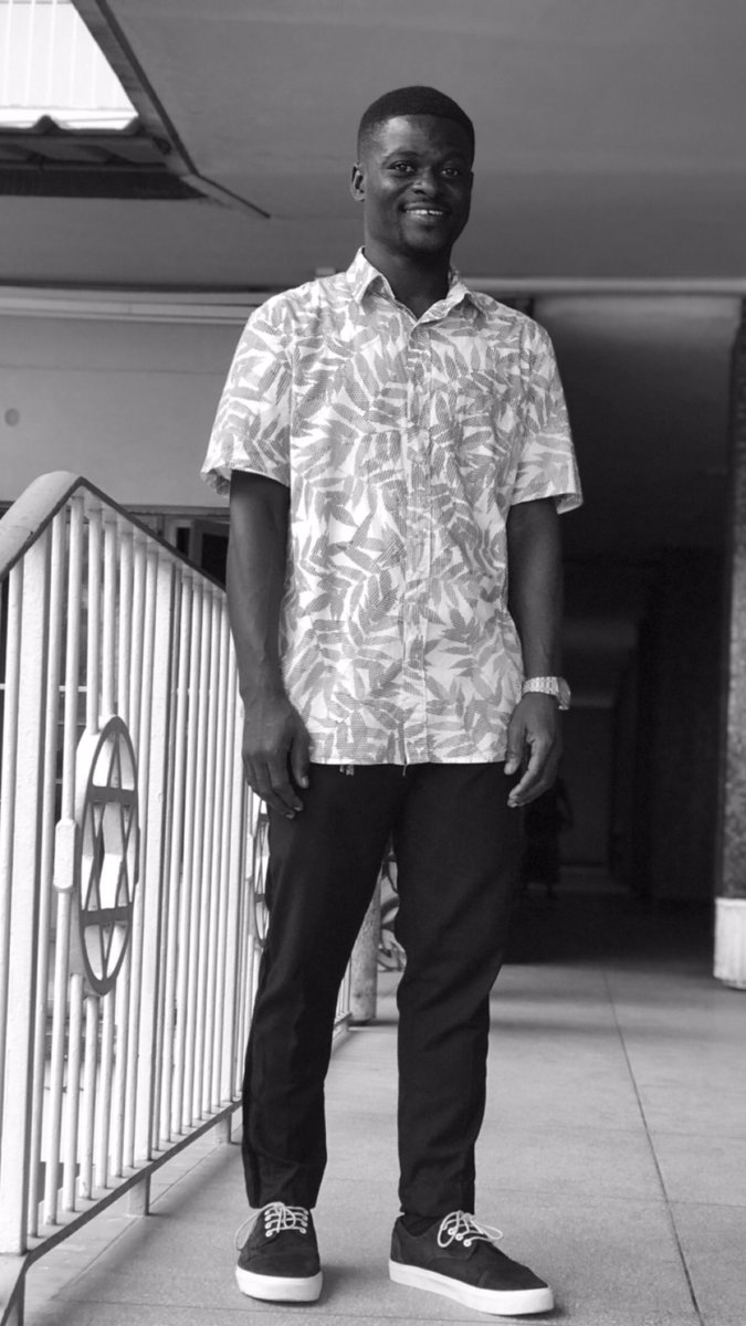 holadeji04's tweet photo. Cos black don’t crack https://t.co/sdfwJsx8uU