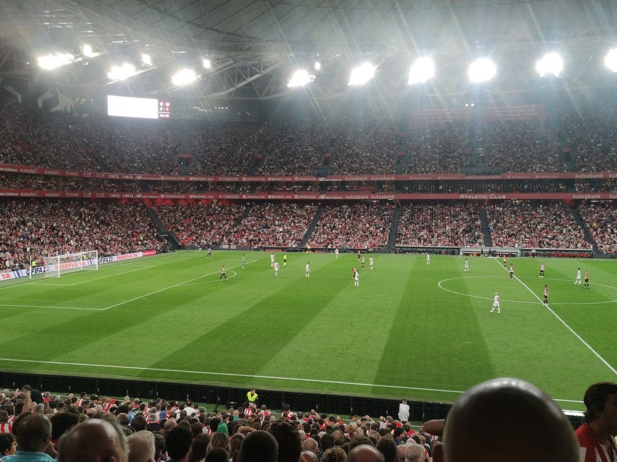 MarkelZeni's tweet photo. El fútbol champagne en todo su esplendor https://t.co/mXQo9xA8ee